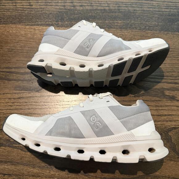 On Women's Cloudrunner White Running Shoes US Size 8 - Picture 4 of 9